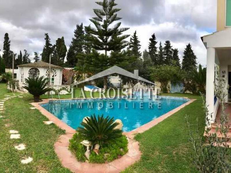 Villa S+5 meublée à La Soukra